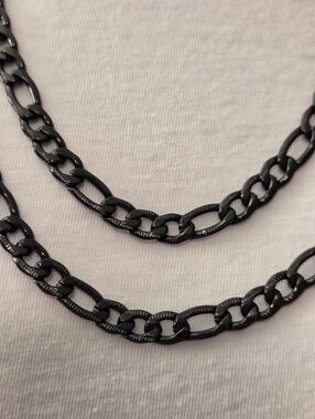 SET OF 2 BLACK FIGARO NECKLACES
